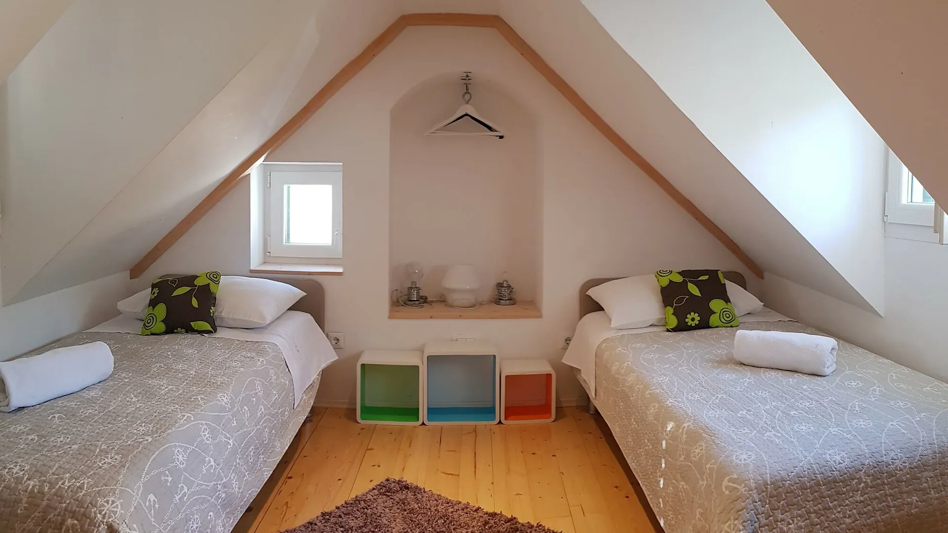 Jes Boutique Rooms Split